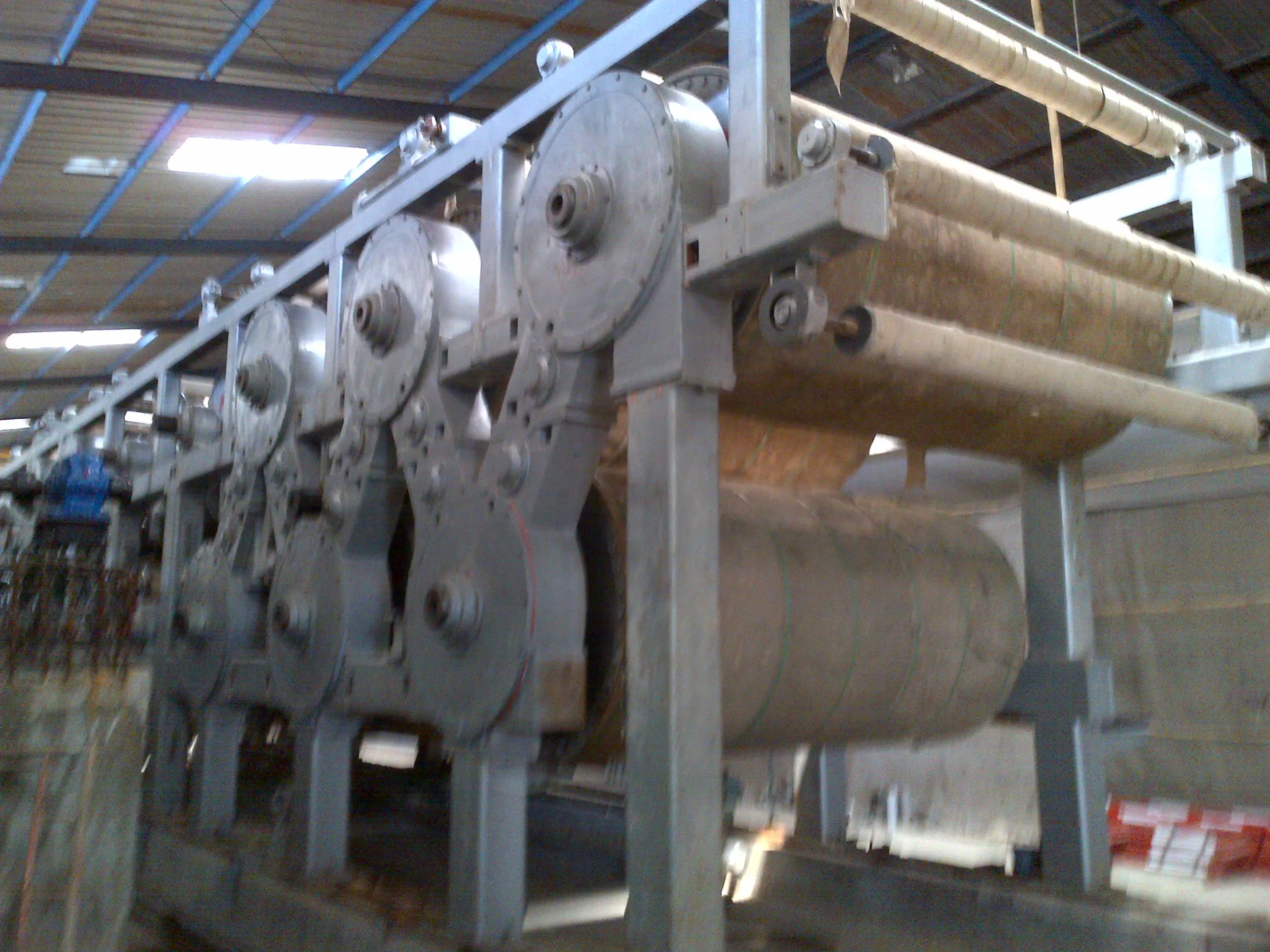 Instalasi mekanikal Paper Machine 3 dari penempatan unit hingga alignment dan pemeriksaan akhir.