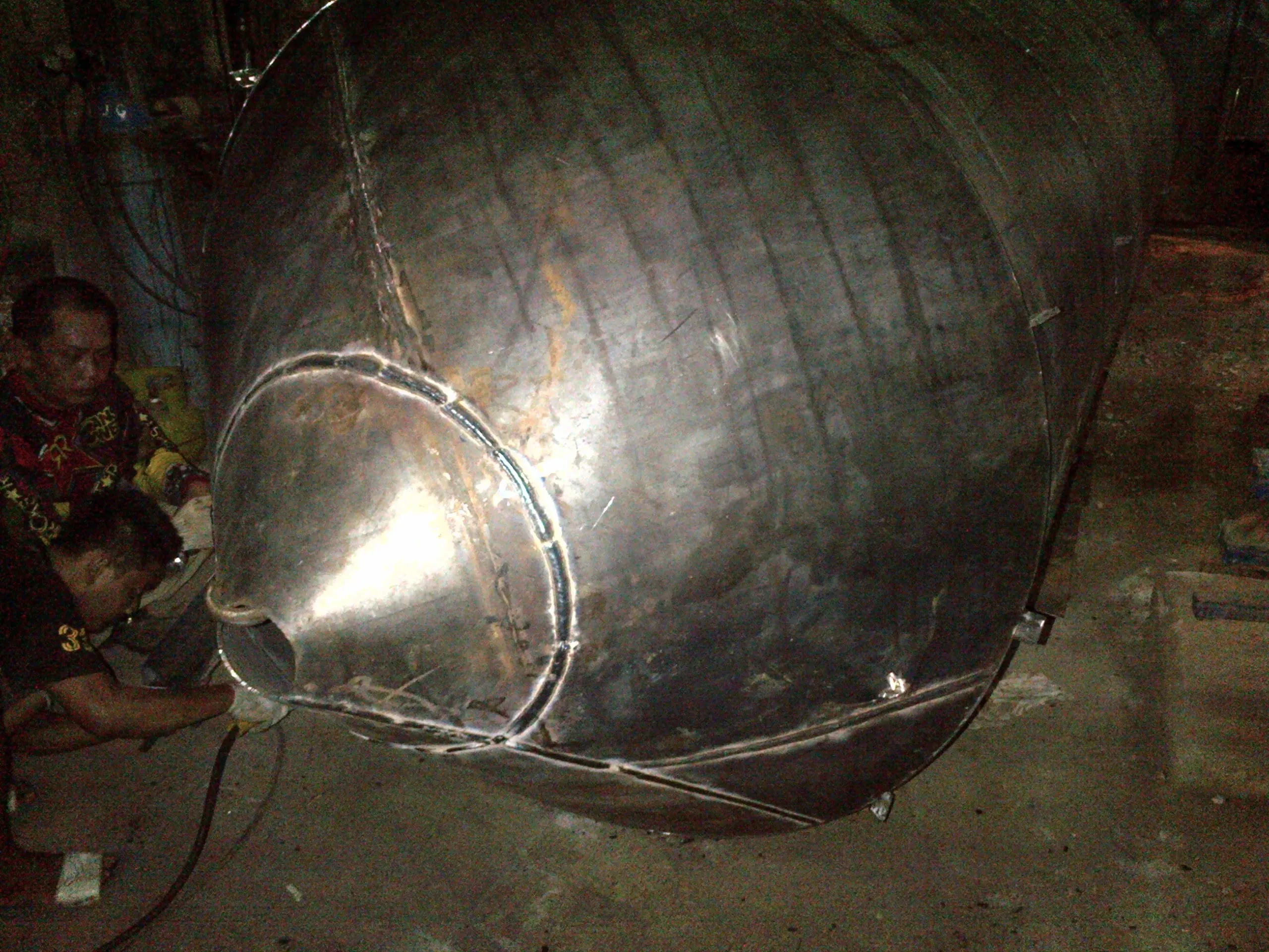 Fabrikasi Scrubber Boiler dari persiapan material hingga perakitan dan inspeksi akhir.
